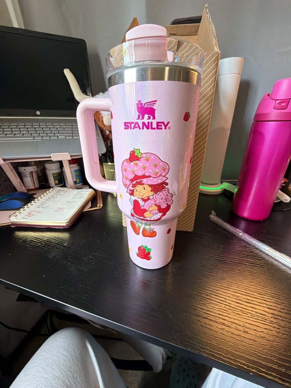 Stanley Quencher H2.0 FlowState 40oz Tumbler Strawberry Shortcake Custom Light P - Picture 4 of 6